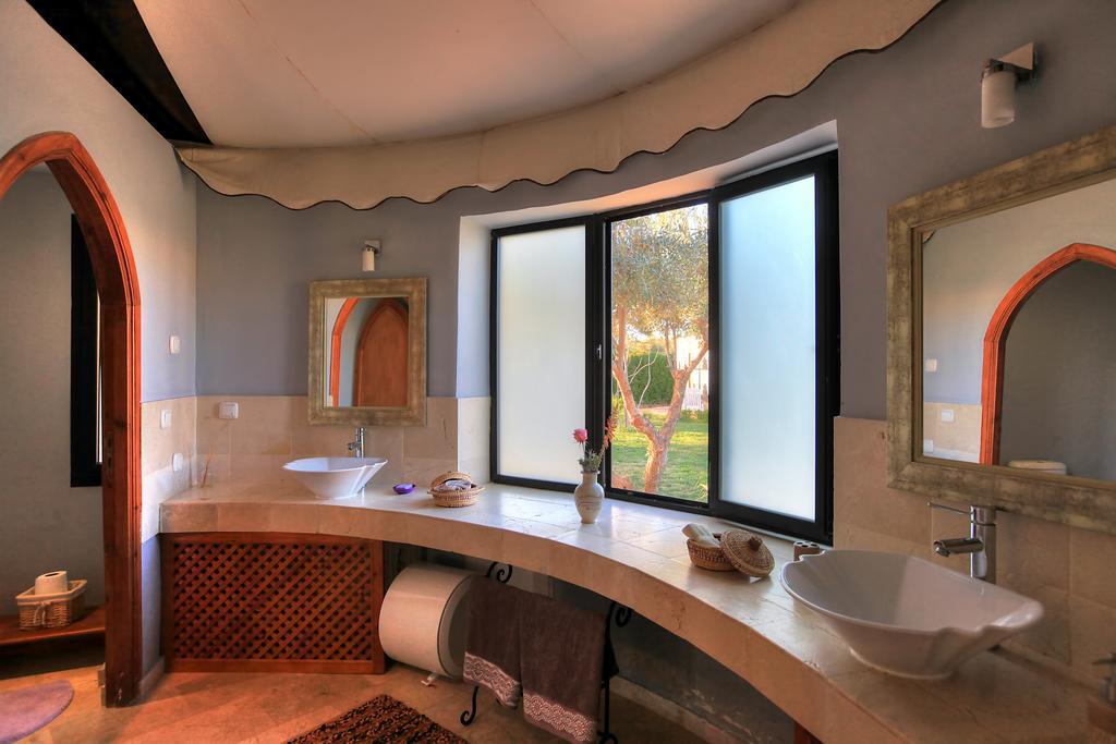 Villa Marco Au Jardin Des Senteurs El Ain المظهر الخارجي الصورة